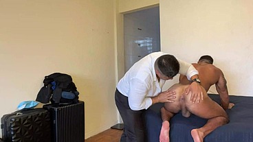 YURI GAÚCHO - DOTADÃO FODEU O RABO DO PERSONAL TRAINER - RABUDO DEU O RABÃO GOSTOSO PRO VIZINHO DE PORTA
