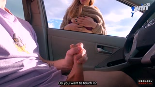 Generous Woman Passerby Helps Needy Driver With His Big Problem