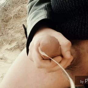 A QUICK WANK ON THE BEACH