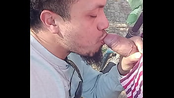 Mamando una vergota