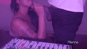 MAMEI O DJ E ELE ME LEVOU PARA OS FUNDOS E ME FODEU FORTE - BABI VENTURA E ED J&Uacute_NIOR