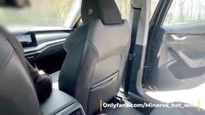 Wife Pays Taxi with a Blowjob. Taxi Driver Ejaculates in the Mouth While the Husband Watches. Wife Flash and Seduce in a Taxi