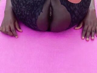 Morning workout with a juicy snatch flash