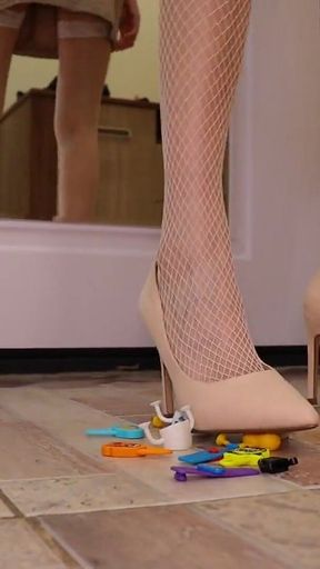 Heels Crushing Toys. Heel Crush in Stockings.