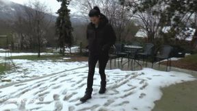 Mistress Natasa really likes winter, but it gets cold and she sit on the slave's warm face mp4