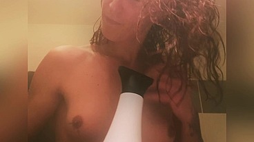 Dans l’intimité de ma vie privée et dans ma salle de bain Tu aimes me ...