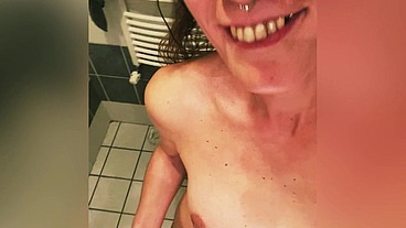 Dans l’intimité de ma vie privée et dans ma salle de bain Tu aimes me ...