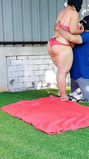 Fucked the Neighbor's Bhabhi Secretly in the Garden.