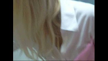 Teeny hat Telefonsex nachdem sie ihre Vagina rasiert hat