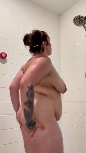 Big tit amateur shows off her ass on OnlyFans