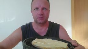 You happen to be passing by and land on my cheese sandwich GERMAN LANGUAGE
