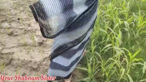 Village Bhabhi Wearing Saree and Fuck on Field.