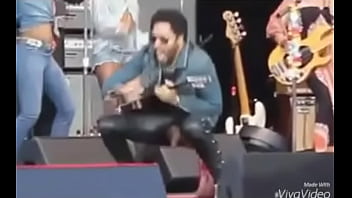 Lenny Kravitz pelado em show