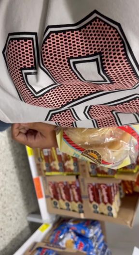 My friend lends me her pussy