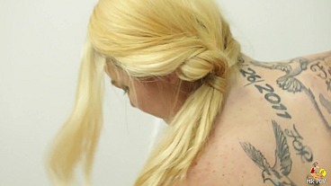 18 year old Texas blonde amateur Iris Rose sure likes them big!