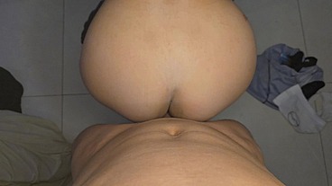 Morena Tetona Con Gran Culo Cabalgando - completo