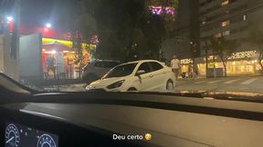 puta safada pediu para o marido corno sair pelas ruas de sao paulo para procurar um desconhecido para foder sua bocetinha rosinha e encontraram
