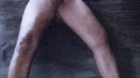 homem pelado masturbando em pe