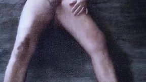 homem pelado masturbando em pe