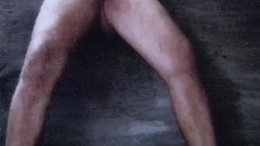 homem pelado masturbando em pe