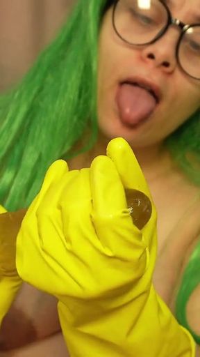 Asian Stepsister Decides to Take Pity on You and