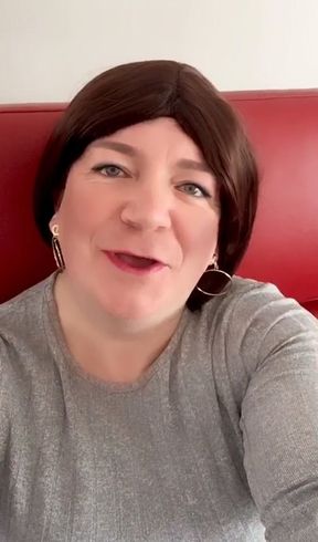 Nicki-Crossdress kisses and greetings