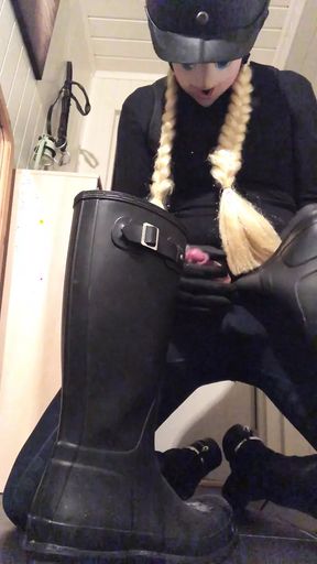 Cum on my hunter boots
