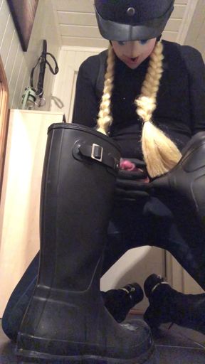 Cum on my hunter boots