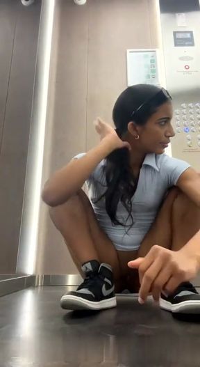 Sexy Indian Tamil GF shows off her hot body while sitting