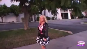 Cheerleader finds new cock after breaking up with BF