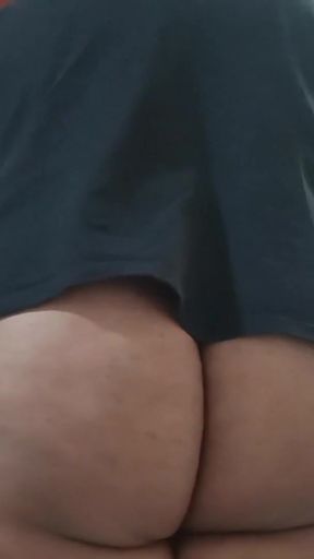 She sends me video while she walks in the kitchen in cachetero 2   Clip 1
