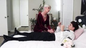 Blonde Foxxxy Darlin and mature grannies Fiona Frost & Parker Ambrose share big cock in bedroom thre