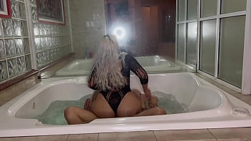 BIG BOOTY HOTWIFE CHEATS ON HER HUSBAND