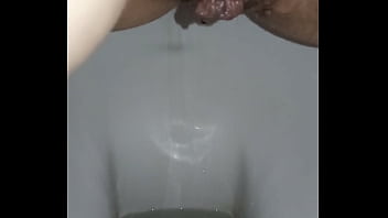 Pelosa e pisciata come una cagna - Aug 08, 2025