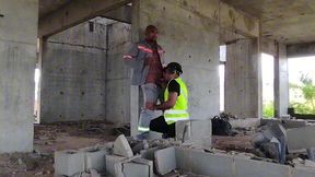 pedreiro aproveita que nao tem ninguem na obra pra fuder o encarregado