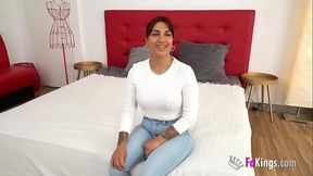 Valeria Del Rio tests some rookies. She'_s crazy for THREESOME challenges!