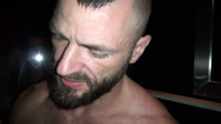 Orgie, barbacka, gruppsex, gangbang – homosexuella slynor med stora kukar knullar i röven