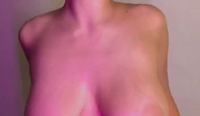 watch jiggly big tits babe camgirl solo porn
