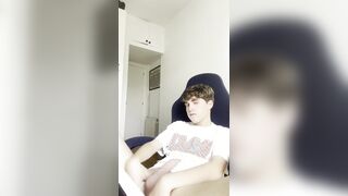 Nasty Youngster Gives His Trouser snake a Slow, Raw Rubdown