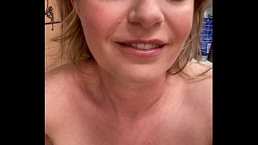 Pretty Girls Squirt Stinky Pee!