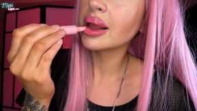 Laying It On Pretty Thick (extreme lip fetish)