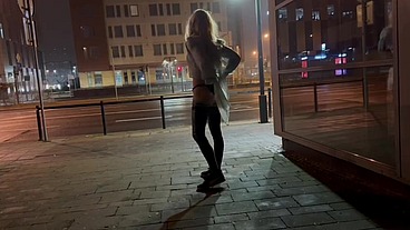 BIG DICK AND JUICY ASS EXHIBITIONIST SHEMALE FLASH CITY CROSSROAD OUTDOOR