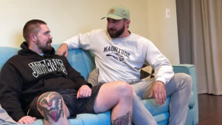 Blowjob, blowjobs, bareback, daddy – video rumahan amatir pria gay Amerika bertato yang disetubuhi secara anal, penis besar