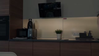 First I put in a light bulb, and then I put it in Skye Young (with English subtitles)