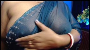 Sexy lady girl opens her bra and presses her boobs and does nude pussy fingering.
