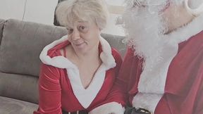 la mere noel ce fait baiser par un inconnu en papa noel