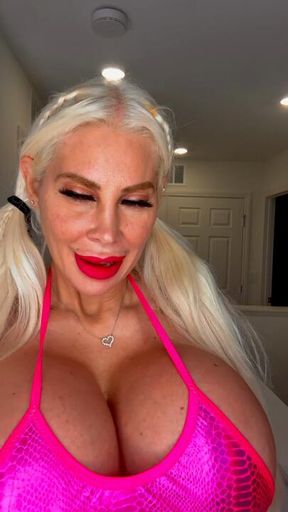 Bimbo Video oil up titty fuck spit bubbles. Spit on boobs. Cum at the end Aheago