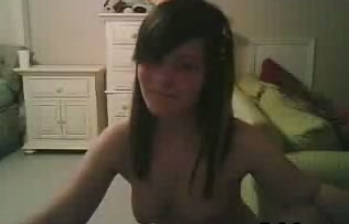 Sweet teeny webcam lady gets rid of her clothes displaying her juggs