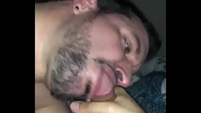 Massagista Argentino bebendo porra
