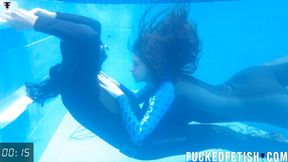 WMV Kiss Mia underwater pool neopreno duo romance Skinny